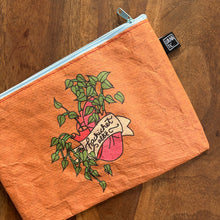 Load image into Gallery viewer, Woven Pouch Hachichet Albi (حشيشة قلبي)