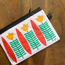 Load image into Gallery viewer, Woven Pouch Shaffeh (شفة)