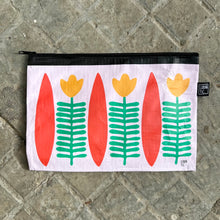 Load image into Gallery viewer, Woven Pouch Shaffeh (شفة)