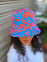 Load image into Gallery viewer, Bucket Hat Très Busy عل بحر