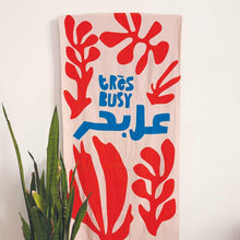 Load image into Gallery viewer, Beach Towel Très Busy عل بحر Illustrated