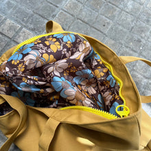Load image into Gallery viewer, Very Big Tote Bag Très Busy