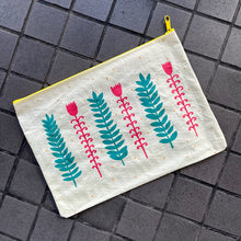 Load image into Gallery viewer, Woven Pouch Shaffeh (شفة)
