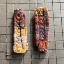 Load image into Gallery viewer, Wool Knit Fingerless Gloves